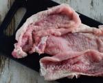 अनानास और पनीर के साथ रसदार सूअर का मांस अनानास और पनीर के साथ पके हुए मांस के लिए पकाने की विधि