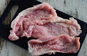 अनानास और पनीर के साथ रसदार सूअर का मांस अनानास और पनीर के साथ पके हुए मांस के लिए पकाने की विधि